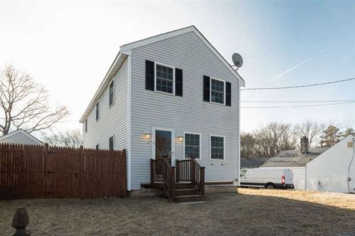 108 Main St, Seabrook NH  03874-4621 exterior