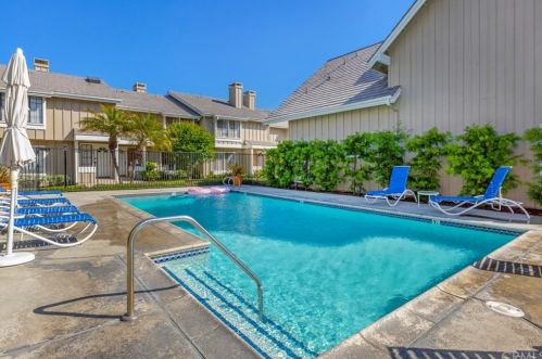 309 Regatta Way, Seal Beach CA  90740-5985 exterior