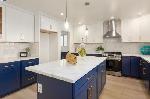 16609 Winding Blvd, San Leandro CA  94578-1248 exterior
