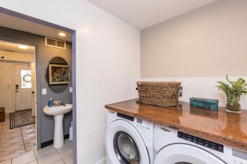 1239 Choctaw Dr, London OH  43140-8726 exterior