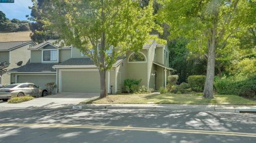 2101 Henry Ave, Pinole CA  94564-1771 exterior