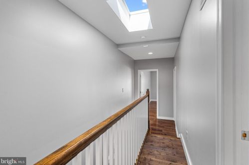 2037 Carpenter St, Philadelphia PA 19146-2418 exterior