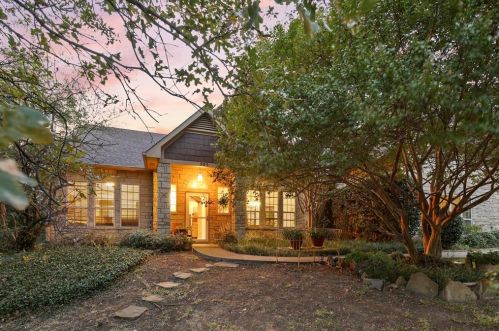 301 Lone Tree Ln, Hickory Creek, TX 75065-7568