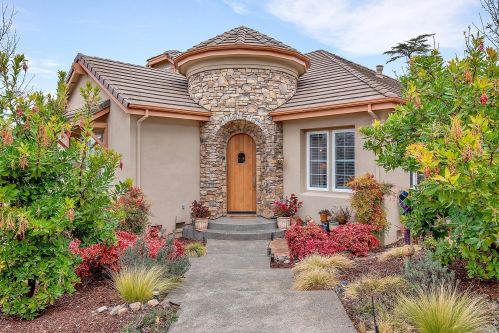 1016 Aleppo Dr, Santa Rosa, CA 95409-5509