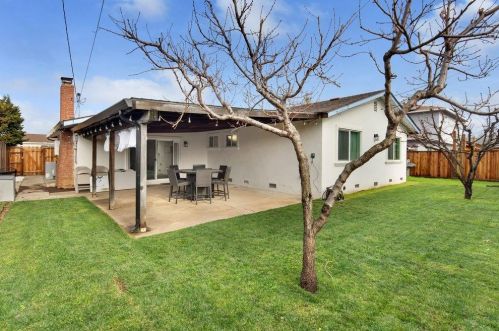 740 La Paloma Way, Gilroy CA  95020-4107 exterior