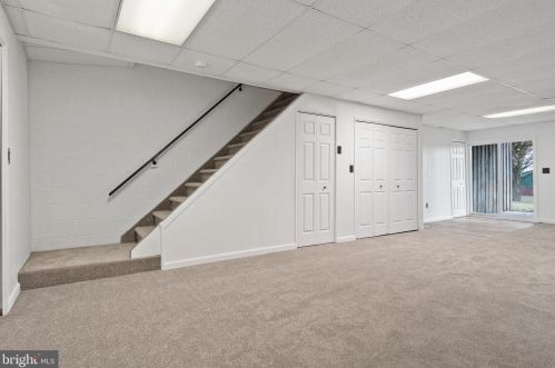 6027 Meade Ct, Harrisburg PA  17112-8546 exterior