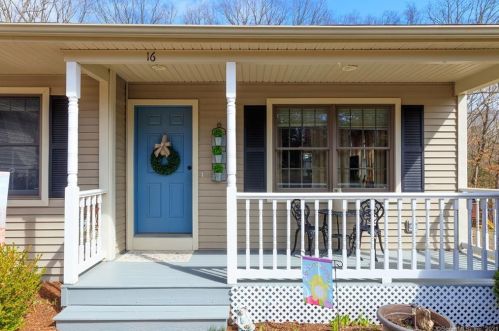 16 Tamarack Cir, Killingly, CT 06241-1238