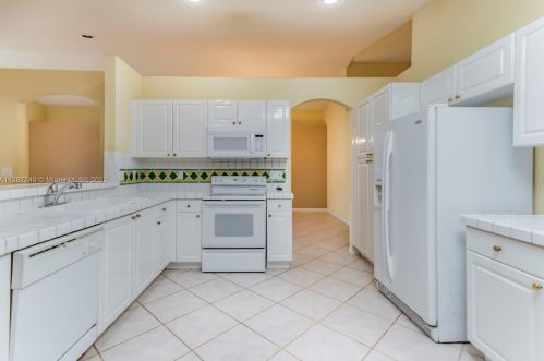 18322 33 St, Hollywood FL 33023-5682 exterior