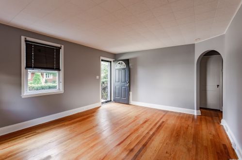 30 Lynch St, Huntington Station, NY 11746-2545