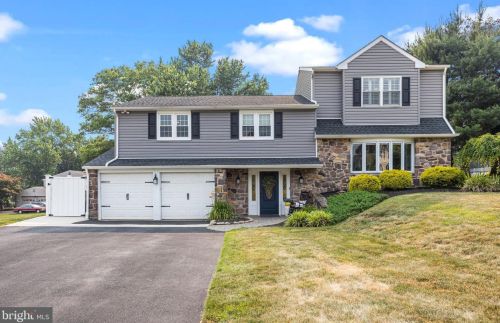 95 Johanna Dr, Southampton, PA 18966-2362
