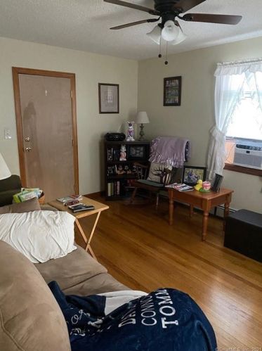 1 Hotchkiss St, Kensington CT  06037-2167 exterior