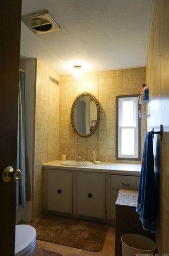 60 E St, Groton CT  06340-5366 exterior