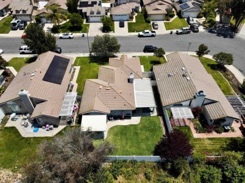 42137 Teatree Ct, Temecula CA  92591-3825 exterior