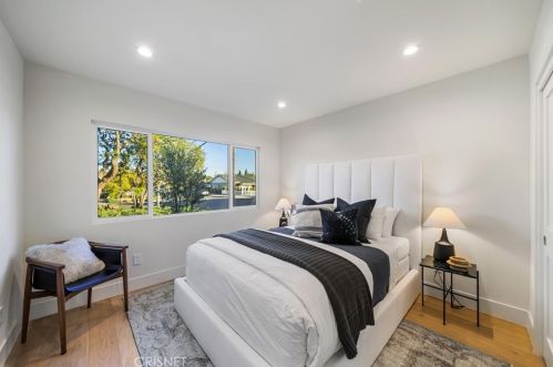 5503 Costello Ave, Van Nuys CA  91401-5706 exterior