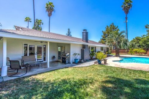 237 Eucalyptus Dr, Redlands CA  92373-7122 exterior