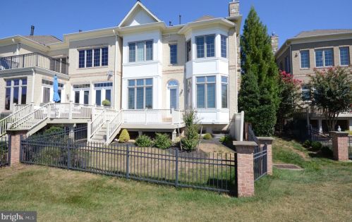 18377 Eagle Point Sq, Leesburg VA  20176-8487 exterior