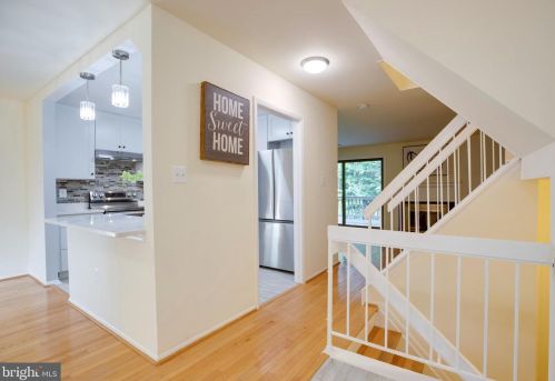6077 Hollow Knoll Ct, Springfield, VA 22152-1421