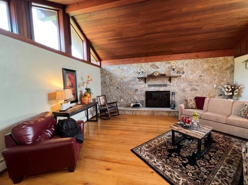 102 Branwell Dr, Latrobe, PA 15650-9620