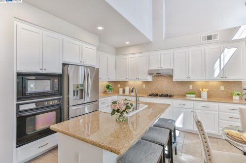 330 Langton Ct, San Ramon CA  94582-4692 exterior