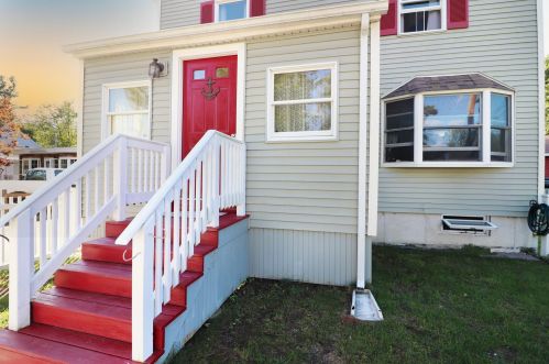 18 Field Ave, Salem, NH 03079-2206