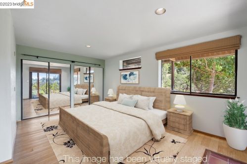 338 Capricorn Ave, Oakland, CA 94611-2058