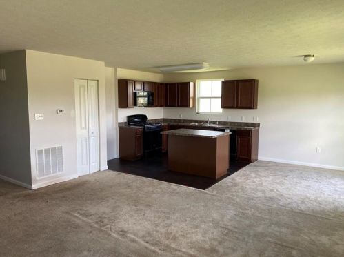 120 Leslie Farms Dr, Evans City PA  16033-4722 exterior