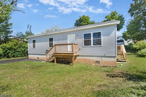 19 Beekman St, Manville, NJ 08835-2345