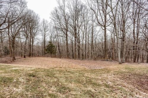 8 Thunder Ridge Rd, Sandy Hook CT  06482-1643 exterior