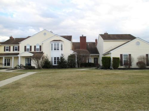 140 Villagegreen Ct, Warwick, NY 10990-4238