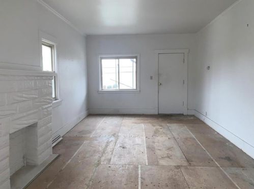 1318 Darlington Rd, Beaver Falls, PA 15010-2864