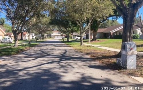 20270 3rd St, Hollywood, FL 33029-3401