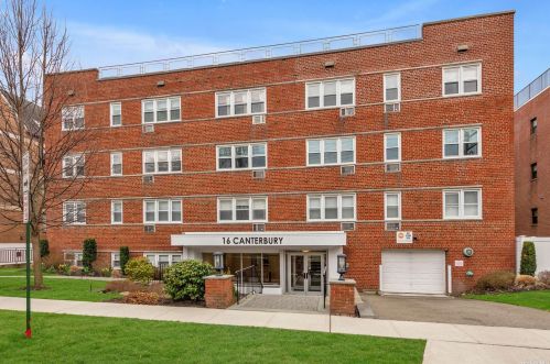 16 Canterbury Rd, Great Neck NY  11021-2121 exterior