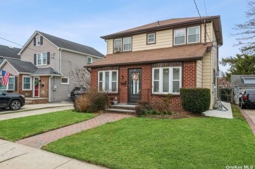 90 Bellmore St, Floral Park, NY 11001-3113