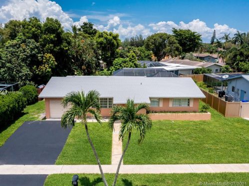 10411 21st St, Hollywood, FL 33026-2356