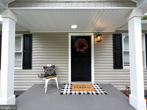 585 Artis Dr, Dover DE  19904-5626 exterior