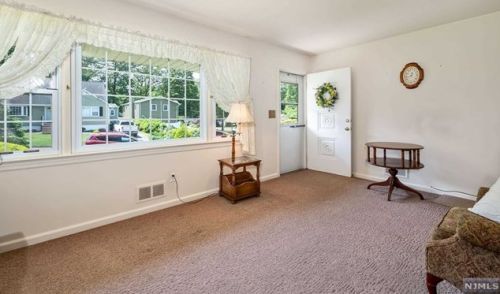 81 Mcnomee St, Oakland NJ  07436-2609 exterior