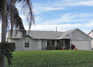 1934 Guernsey St, Fort Pierce FL  34987-2004 exterior