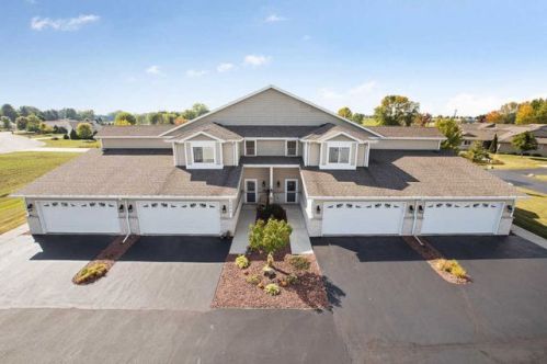 1270 Meadowbrook Dr, Cleveland WI  53015-2401 exterior