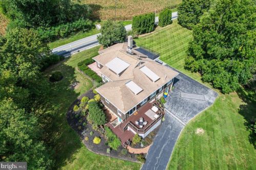 699 Iron Ridge Rd, Hanover, PA 17331-6836