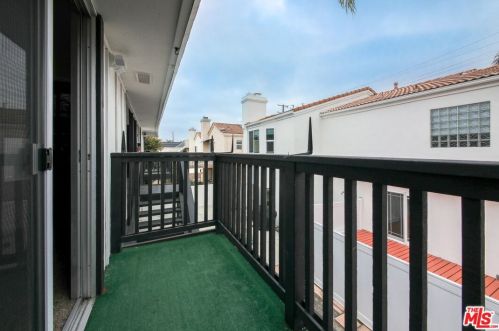 218 Indianapolis Ave, Huntington Beach CA 92646-5043 exterior