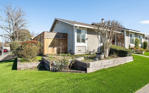 1014 Charning Cross Ln, Santa Rosa, CA 95401-4926