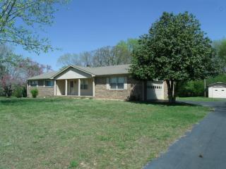 101 Royal Oak Dr, Winchester, TN 37398-4444