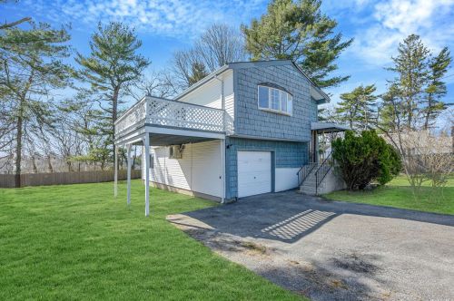39 Peters Blvd, Central Islip, NY 11722-3655