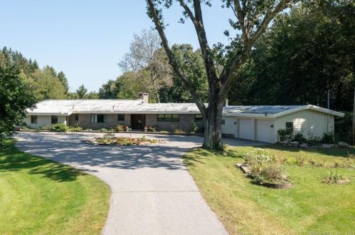 32 Brandy St, Manchester, CT 06043-7602