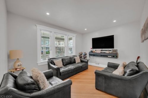 25 16th St, East Orange, NJ 07017-5117