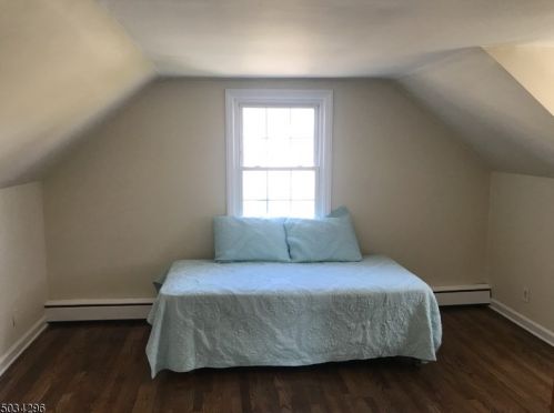 10 Oakwood Ct, Fanwood NJ  07023-1162 exterior