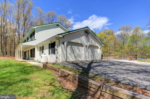 301 Redbud Ln, Stoneybreak, PA 17267-8565