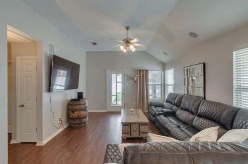 9833 Cedarcrest Dr, Aubrey TX  76227-5413 exterior