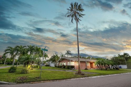 3822 Bayshore Blvd, Saint Petersburg, FL 33703-5518