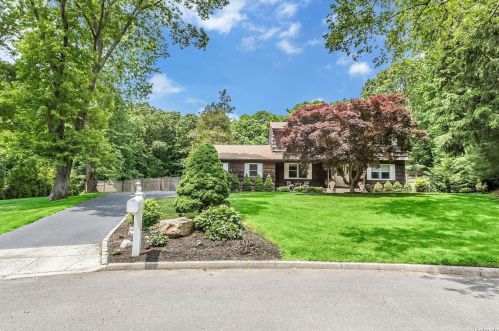7 Pine Hill Ct, Northport, NY 11768-3463